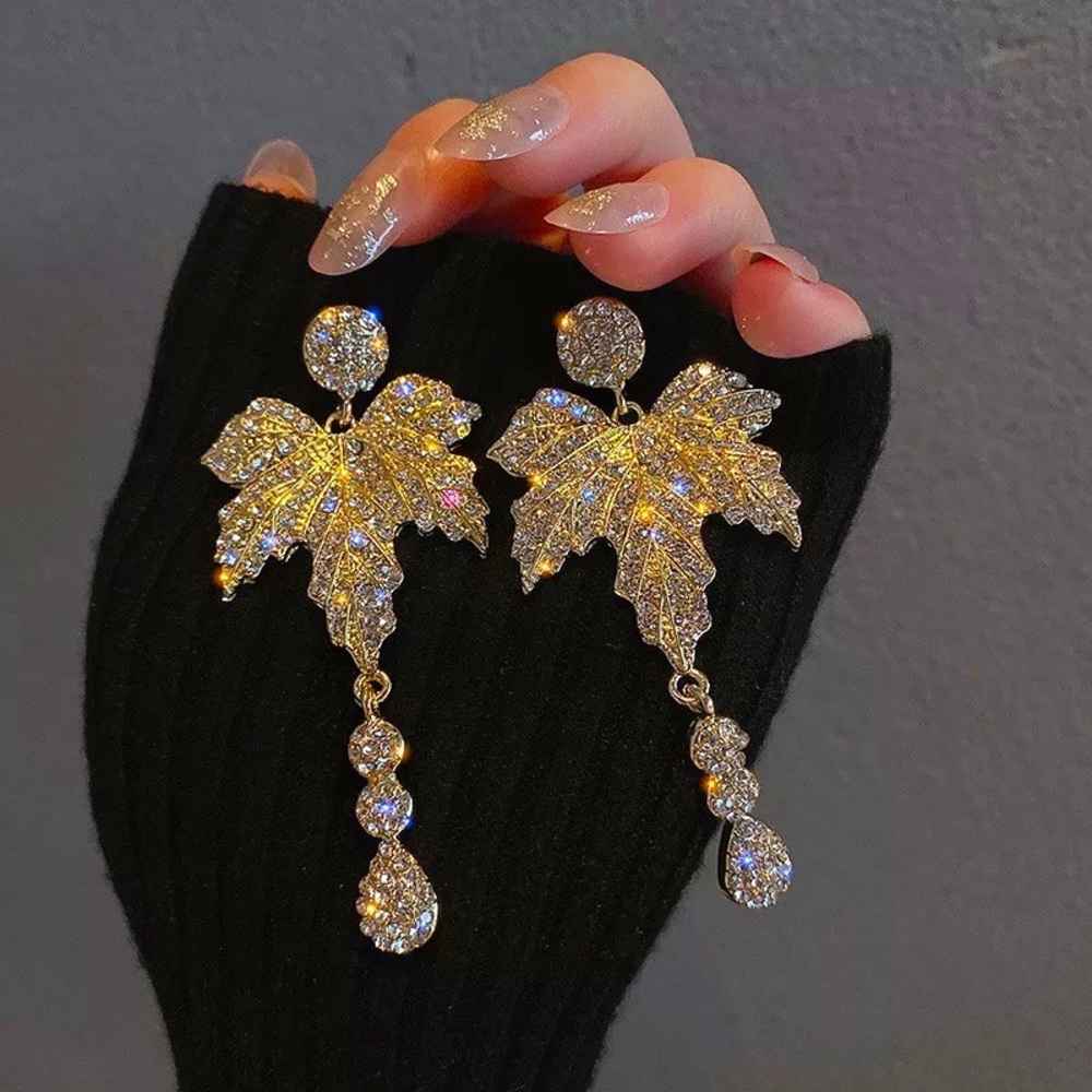Gold luxury leaf earrings